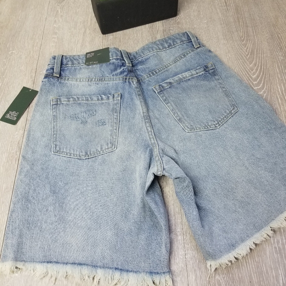 High- Rise Bermuda Shorts - Picture 6 of 10